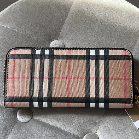 Burberry Vintage Check Zip Wallet